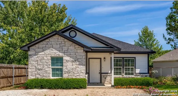 1032 Blueridge Dr, Canyon Lake, TX 78133