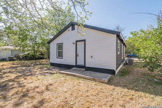 524 Avenue B, Seguin, TX 78155 - #3