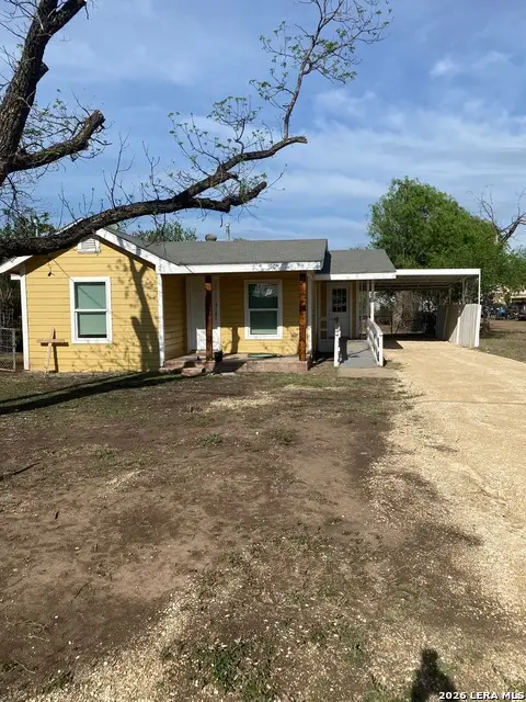 514 S Park St, Uvalde, TX 78801