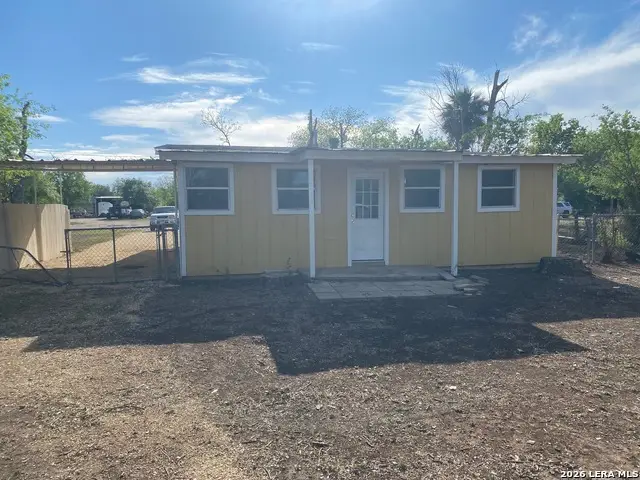 514 S Park St, Uvalde, TX 78801 - #2