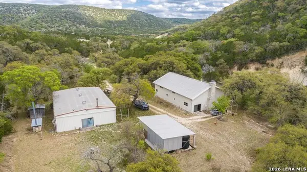 3655 North Seco Road, Utopia, TX 78884