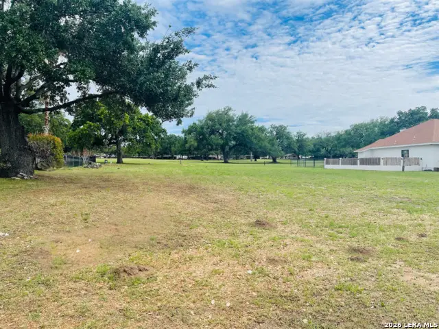 702 Jack Nicklaus, Devine, TX 78016 - #3