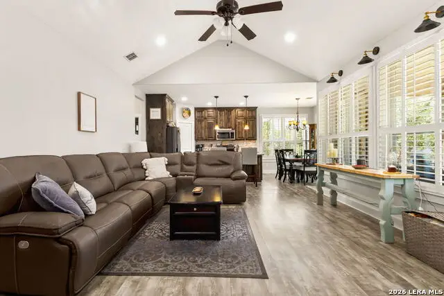 950 Live Oak Dr, Spring Branch, TX 78070 - #2