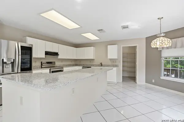 11214 Scarborough Ct, San Antonio, TX 78249