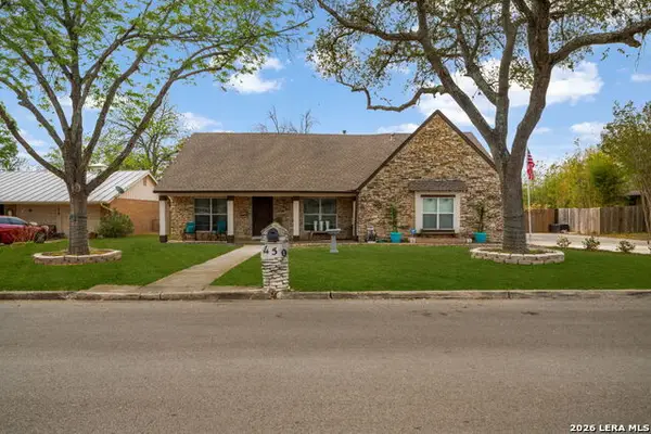 450 Spaceway Dr, Windcrest, TX 78239