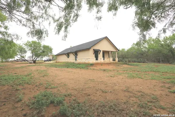 1186 Us Highway 181, Floresville, TX 78114