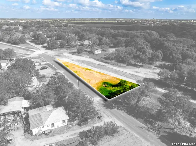 710 Goliad Rd, Floresville, TX 78114 - #1