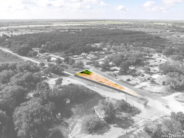 710 Goliad Rd, Floresville, TX 78114 - #2