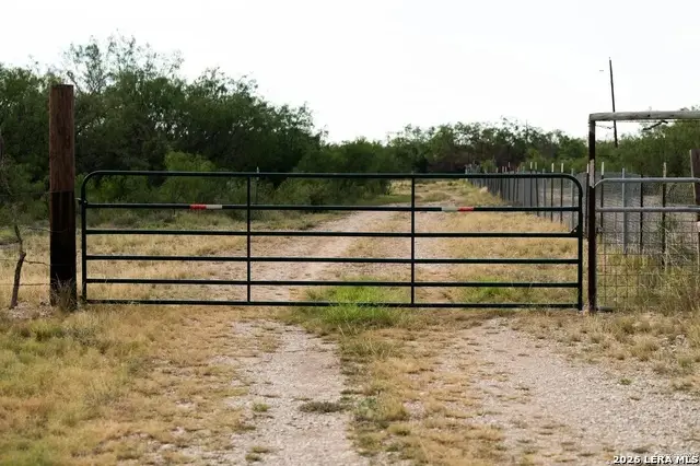 749 Sycamore St, Brackettville, TX 78832 - #2