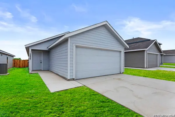 12827 Kathleen St, St Hedwig, TX 78152