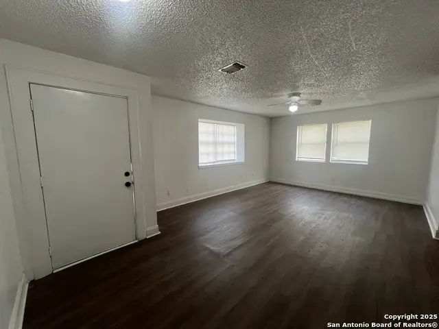 401 Riverdale Dr, San Antonio, TX 78228 - #3