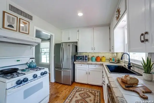 217 Seford Dr, Terrell Hills, TX 78209 - #2