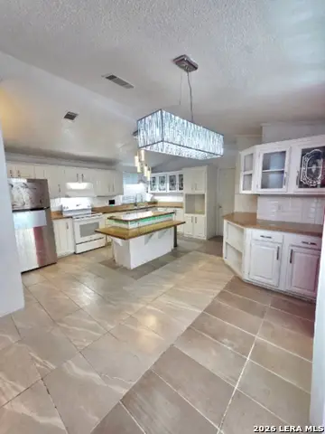 315 Forest Creek Rd, Devine, TX 78016 - #2