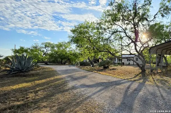 4029 County Road 117, Floresville, TX 78114