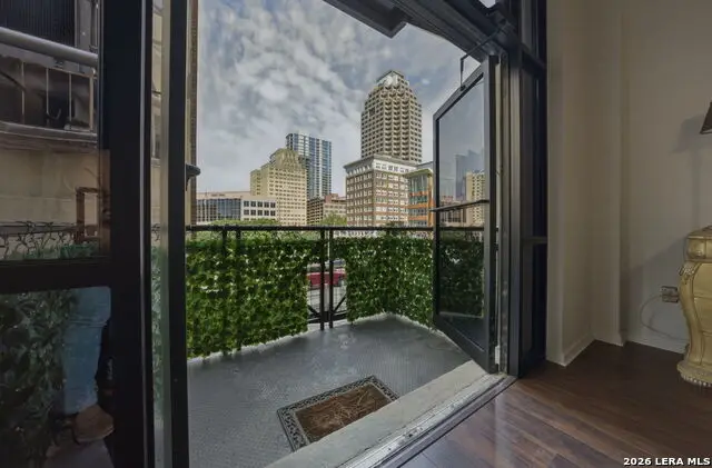 214 E Travis St #APT 205, San Antonio, TX 78205 - #2