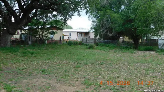 609 4th St, Pleasanton, TX 78064 - #1