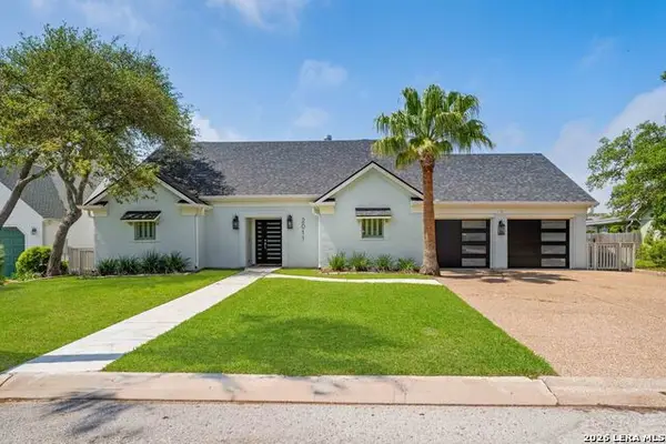 2011 Crescent Dr, Rockport, TX 78382