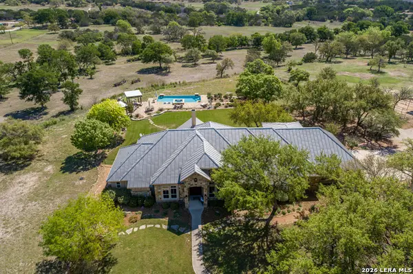 395 Bluff Creek, Center Point, TX 78010
