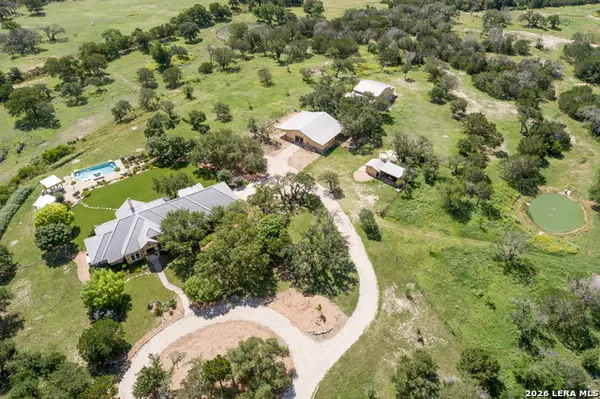 395 Bluff Creek, Center Point, TX 78010