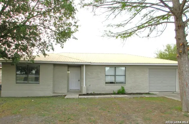 214 E Seguin St, Marion, TX 78124 - #1