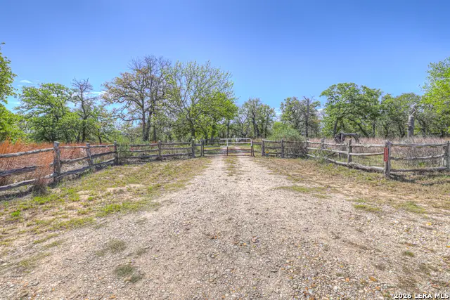 3165 Vivroux Ranch Rd, Seguin, TX 78155 - #1