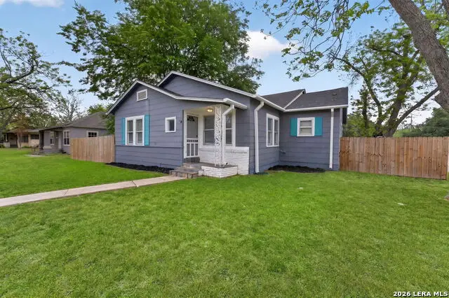 703 E Krezdorn St, Seguin, TX 78155 - #1