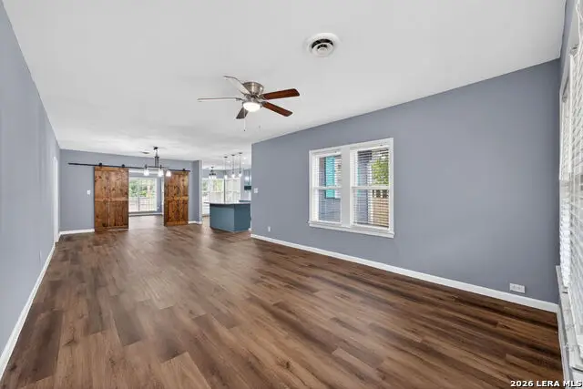 703 E Krezdorn St, Seguin, TX 78155 - #3