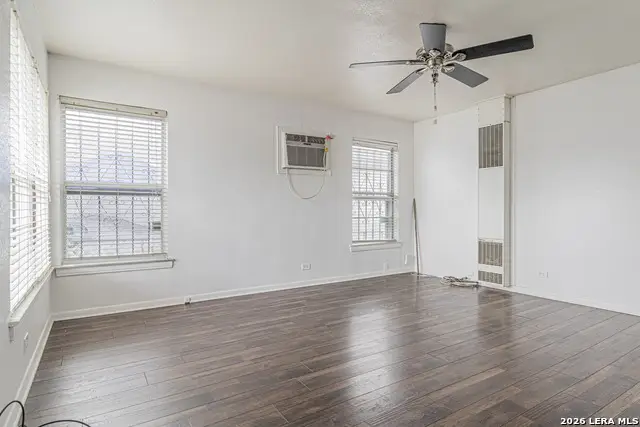 406 Bradford Ave, San Antonio, TX 78228 - #3