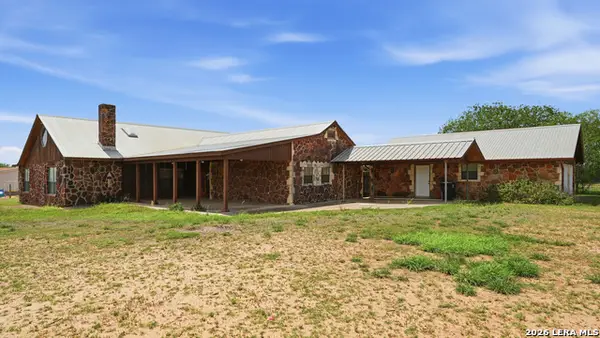 1001 Horton Ln, Poteet, TX 78065