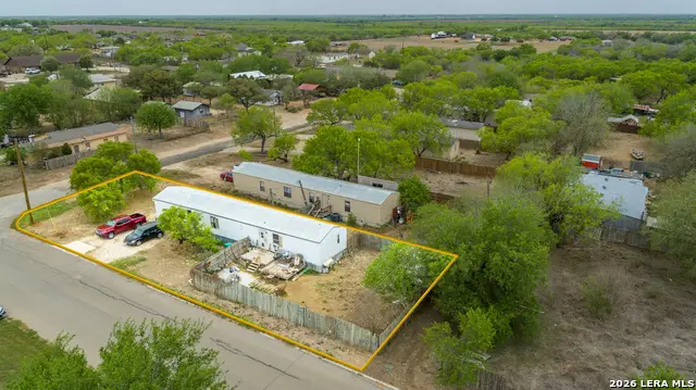 515 Elm St, Jourdanton, TX 78026 - #3