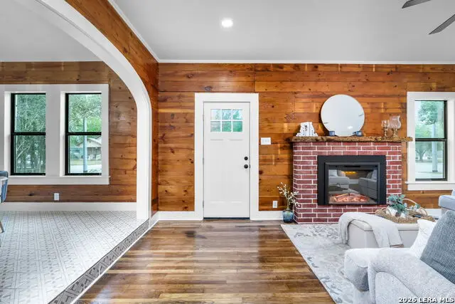 515 E Mountain St, Seguin, TX 78155 - #3