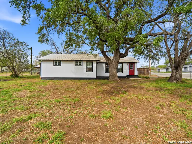 501 E Westmeyer St, Poth, TX 78147 - #1