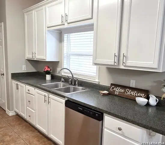 295 N Polly Peak Dr, Bandera, TX 78003 - #3