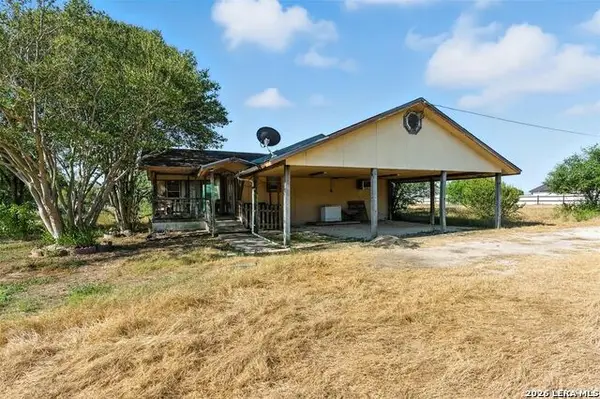 4672 Rakowitz, Adkins, TX 78101