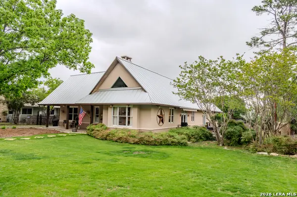 712 W Travis St, Fredericksburg, TX 78624