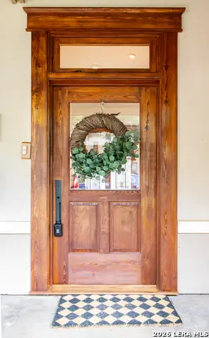 712 W Travis St, Fredericksburg, TX 78624 - #2