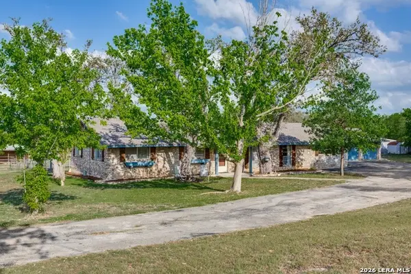 212 Kendall Oaks Dr, Boerne, TX 78006