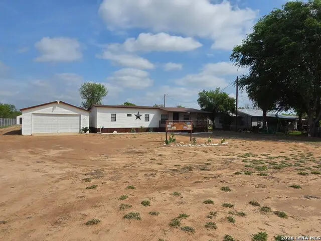 353 Duncan St, Carrizo Springs, TX 78834 - #1