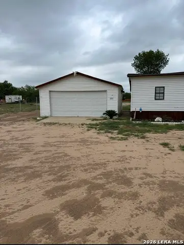 353 Duncan St, Carrizo Springs, TX 78834 - #3