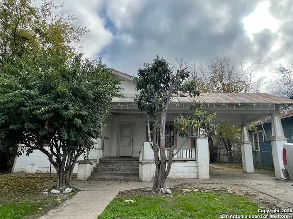 1718 E Crockett St, San Antonio, TX 78202