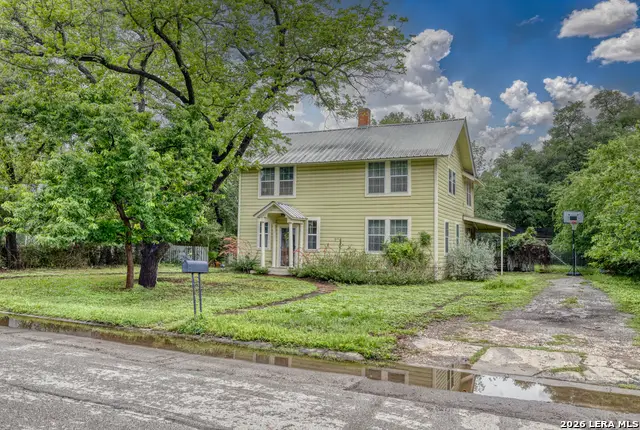 118 W Leona St, Uvalde, TX 78801 - #2