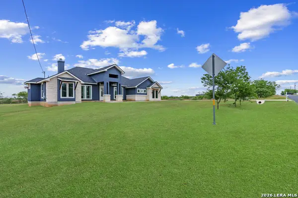 9991 Crow Ln, Adkins, TX 78101