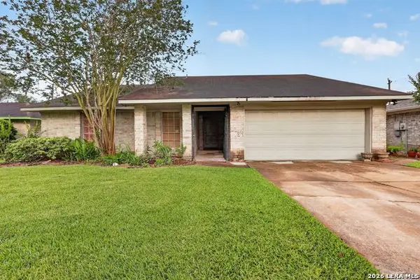 1139 Pinecroft Dr, Sugar Land, TX 77498