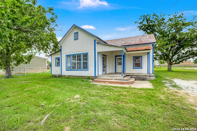 517 Center St, Marion, TX 78124 - #1