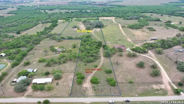 8933 County Road 401, Floresville, TX 78114