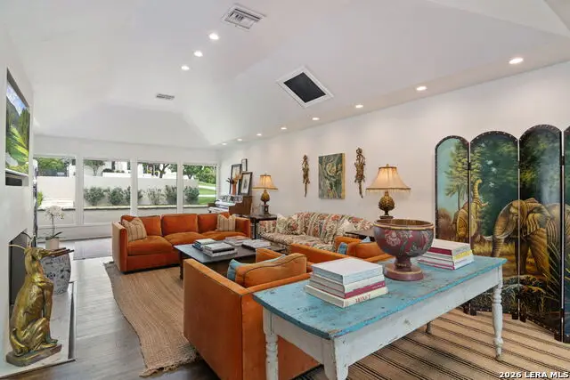 340 Morningside Dr, Terrell Hills, TX 78209 - #2