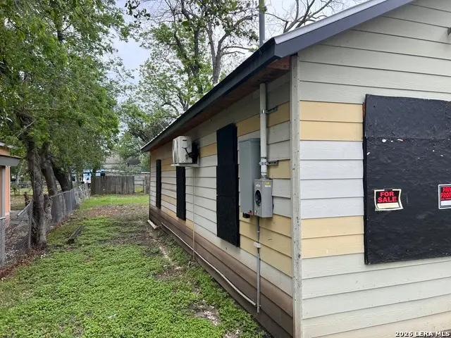 1011 Center St, San Antonio, TX 78202 - #2