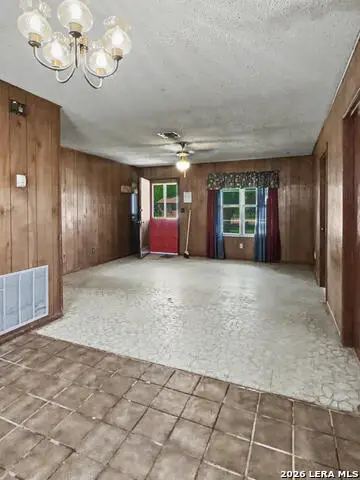 517 E Daniel, Uvalde, TX 78801 - #3