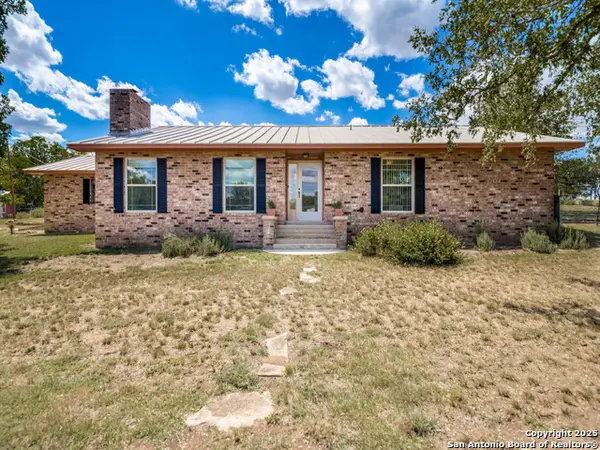 135 Manor, Comfort, TX 78013