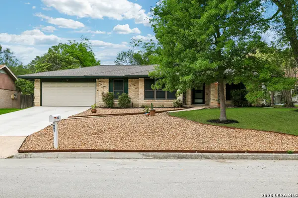 92 Bluet Ln, Castle Hills, TX 78213
